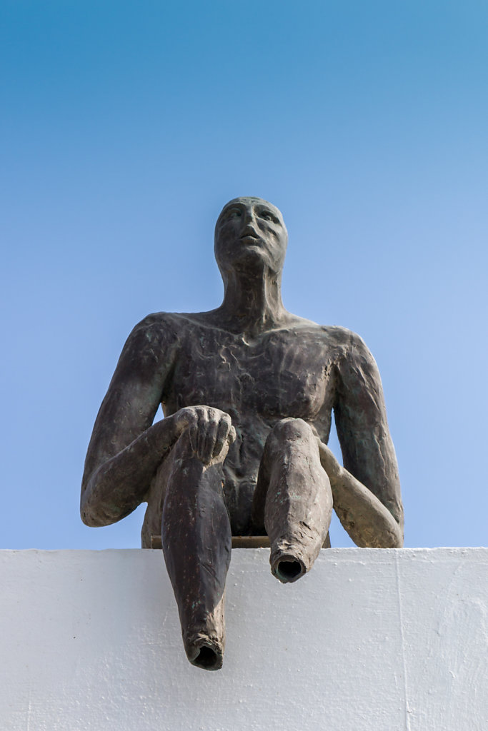 Sculpture d'un homme sans pied