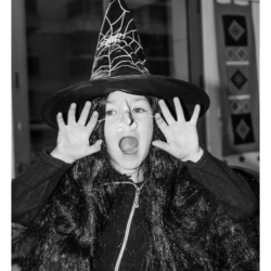 Hallowen 2005 - Mathilde en sorcière